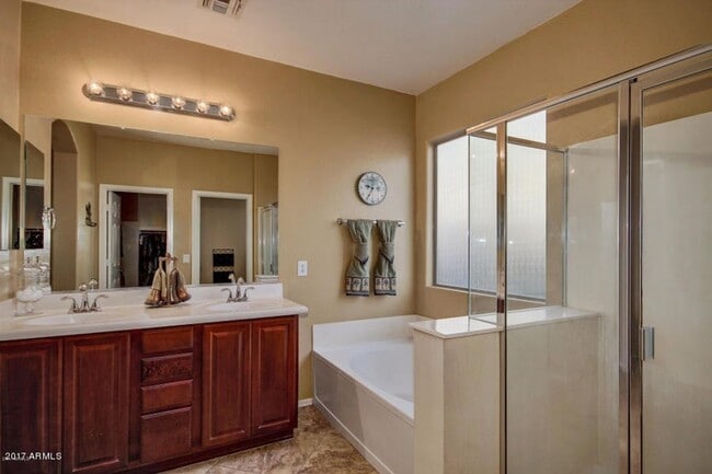 Building Photo - Gorgeous Chandler home with pool!