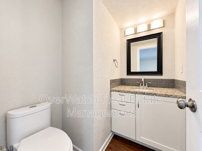 Building Photo - 3230 Montclaire Ct