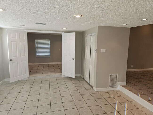 Building Photo - 2586 NW 58th Ave