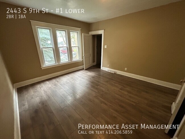 Building Photo - South Side 2 bed lower unit!