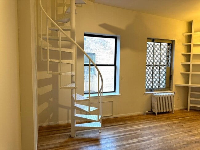 Building Photo - 605 W 112th St
