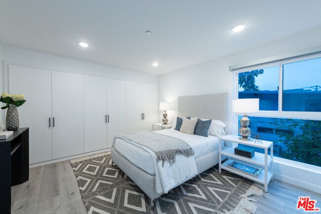 Building Photo - 846 N Alta Vista Blvd