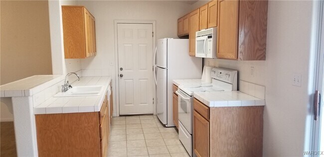 Building Photo - 870 Florence Ave