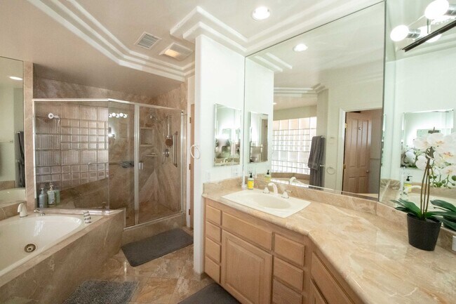 Building Photo - Amazing La Jolla North PB home with panoramic views of the ocean, bay and downtown