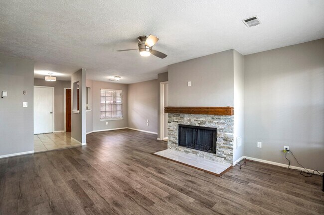 Building Photo - 5211 Roserock Ln