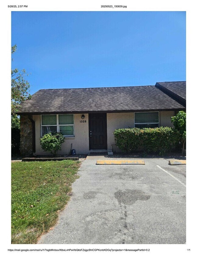 Building Photo - Spacious 2 Bedroom Apartment in Prime Loca...