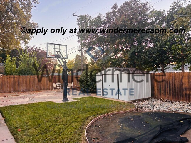 Building Photo - Charming 3 Bedroom Home with Bonus Room & ...