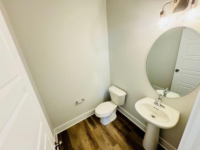 Building Photo - 4 bedroom End Unit Townhome in Wendell Fall