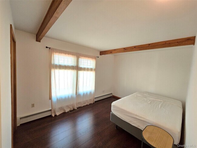 Building Photo - 36 Ten Broeck Ln