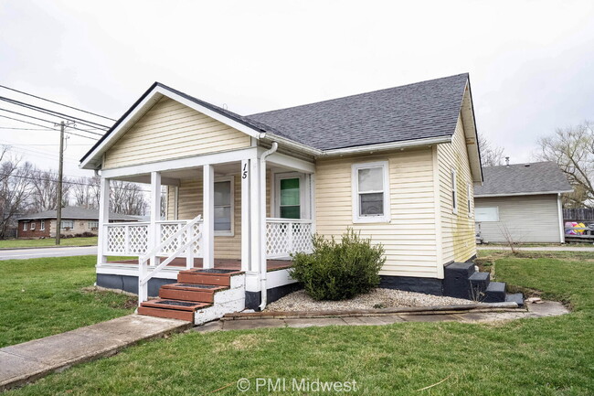 Building Photo - "Cozy 1-Bedroom Haven in Greenfield with E...