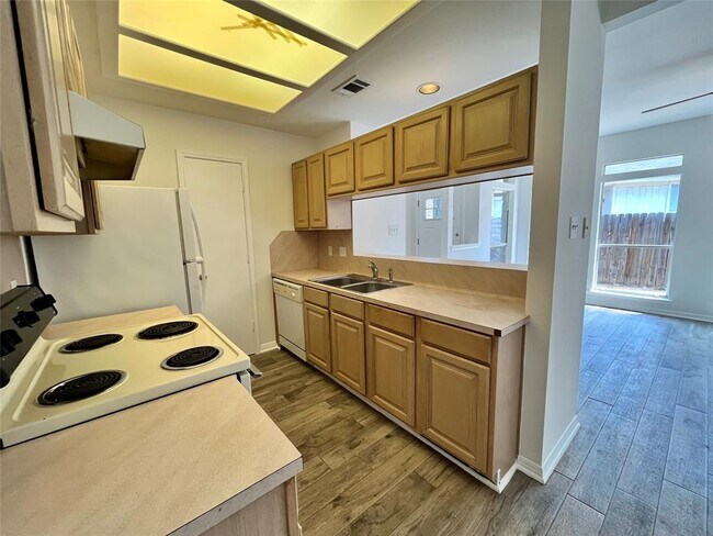 Building Photo - 515 Gregory Ct