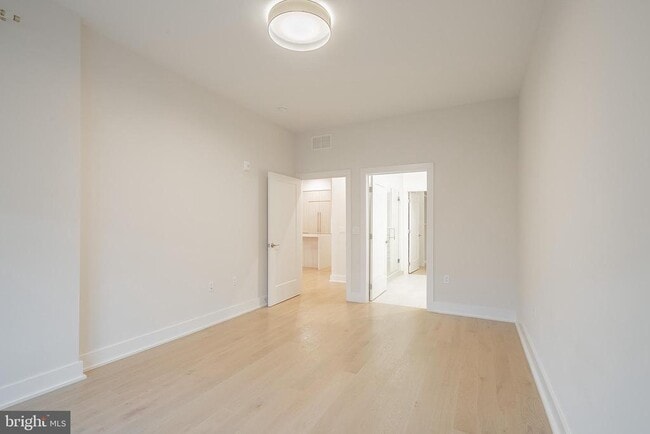 Building Photo - 701 Swann Ave