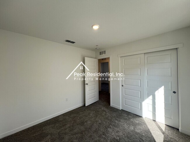 Building Photo - Brand New 4bd/2.5a Elk Grove Home-Must See!