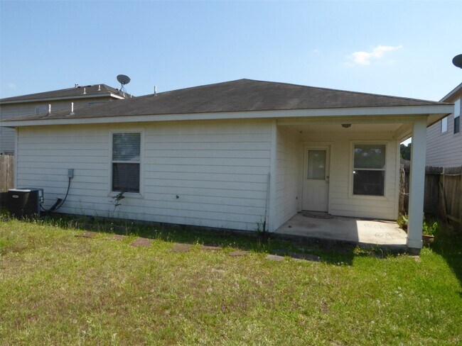 Building Photo - 28831 Frio River Loop