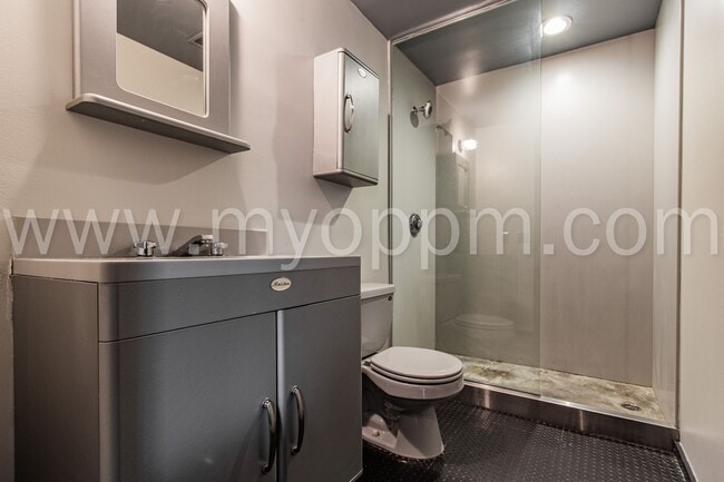 Building Photo - The Regis