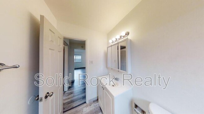 Building Photo - 1411 S Corona Ave