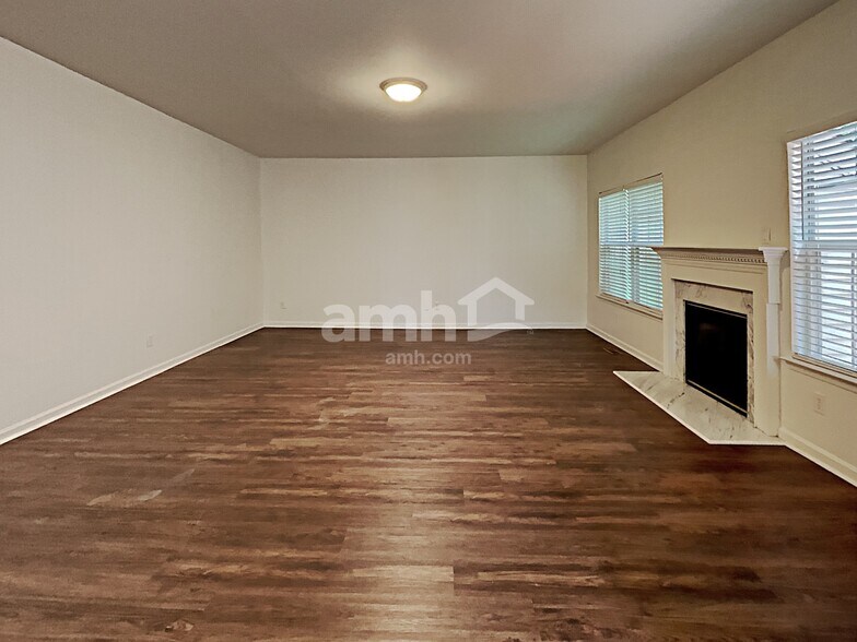 Building Photo - 1513 Cardinal Ln