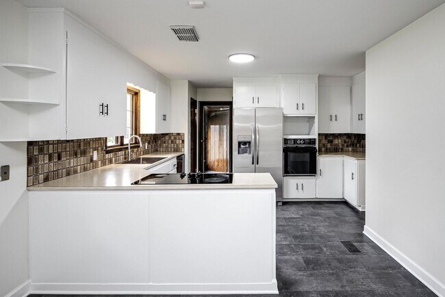 Building Photo - Beautiful 3-Bed, 2-Bath Home in West Omaha!