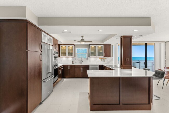 Building Photo - 877 N Hwy A1A