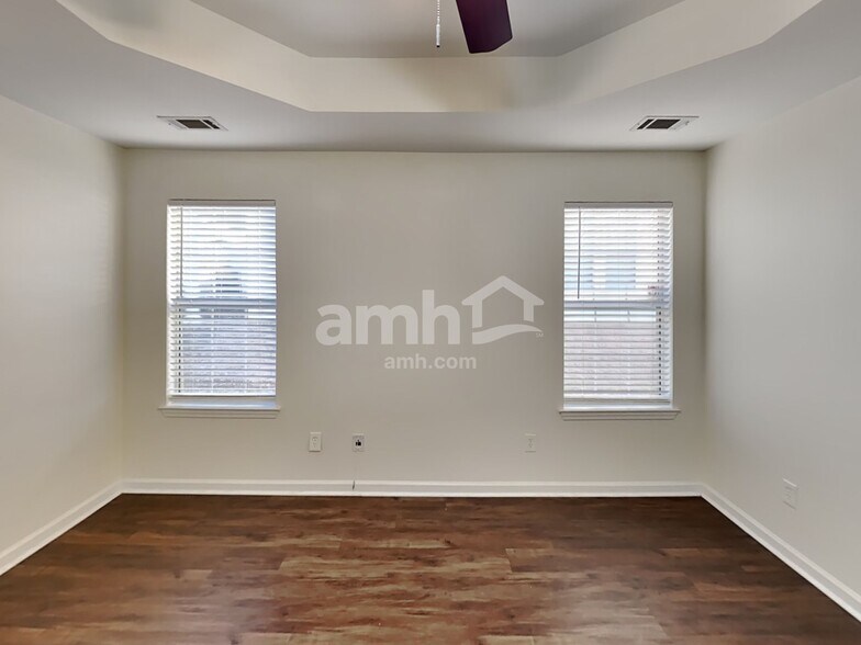 Building Photo - 408 Fairlawn Dr