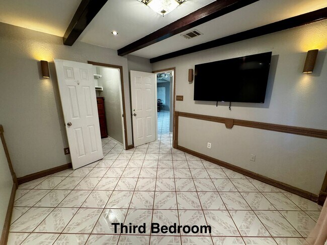 Building Photo - 8514 Red Willow Dr