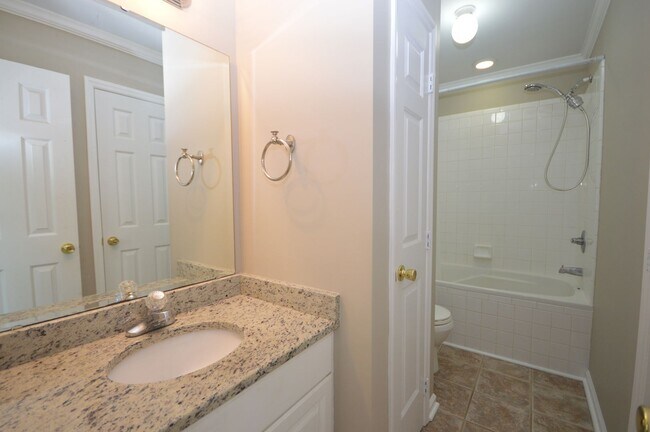 Building Photo - 417 Hyannis Dr