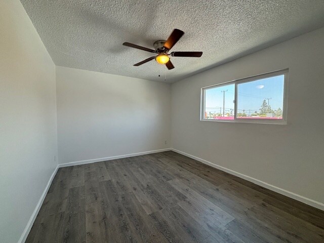 Building Photo - 851 W 95th St