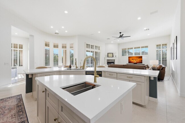 Building Photo - 6570 S Bogle Ave