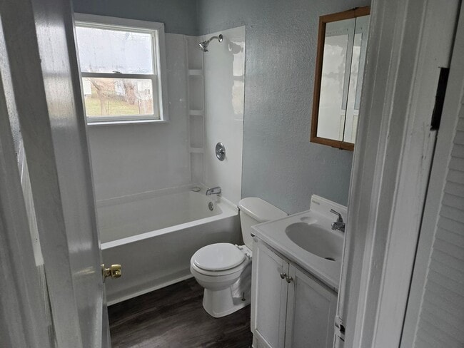 Building Photo - AVAILABLE NOW!