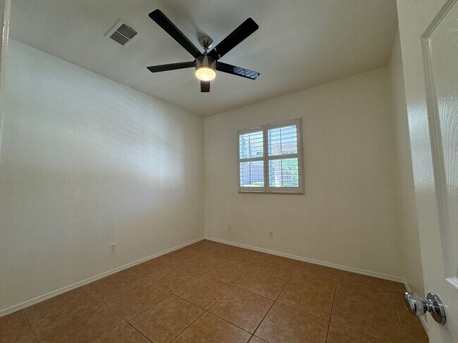 Building Photo - 5 Bedroom Canyon Hills home