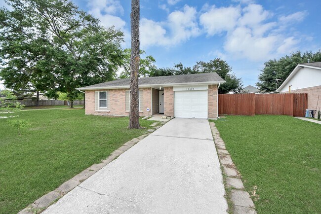 Building Photo - 10603 Thorncliff Dr