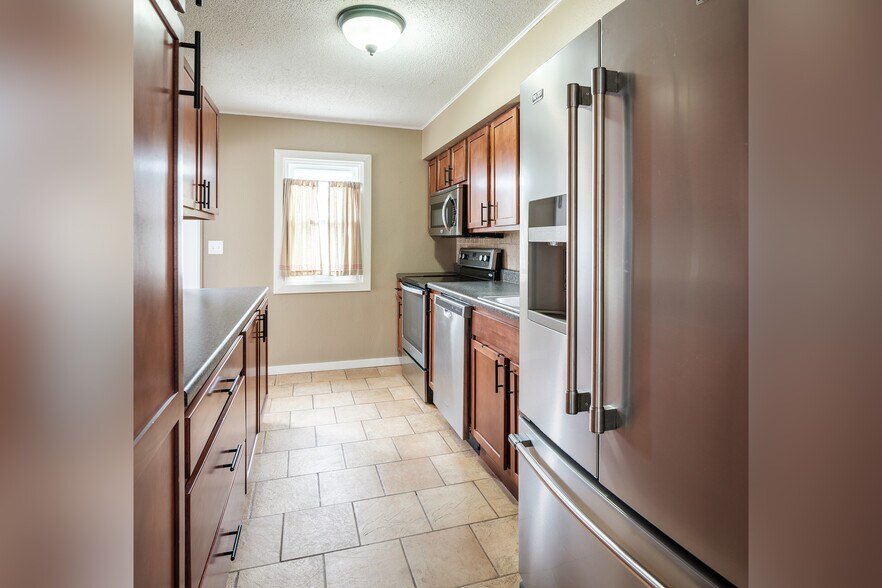 Kitchen - 418 18th Ave SW