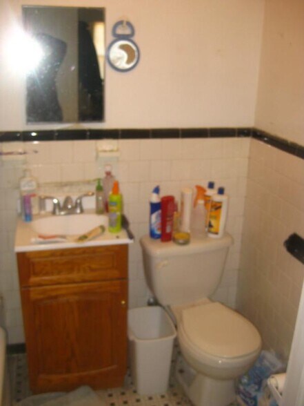 Building Photo - 70 Strathmore Rd