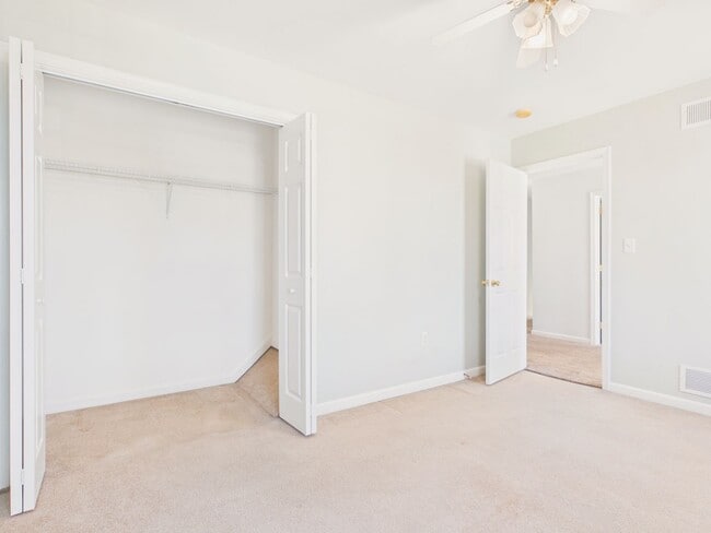 Building Photo - Gorgeous 3 Bedroom Single Family