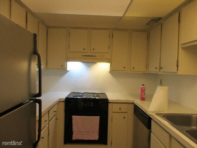 Building Photo - 3600 Reed Rd