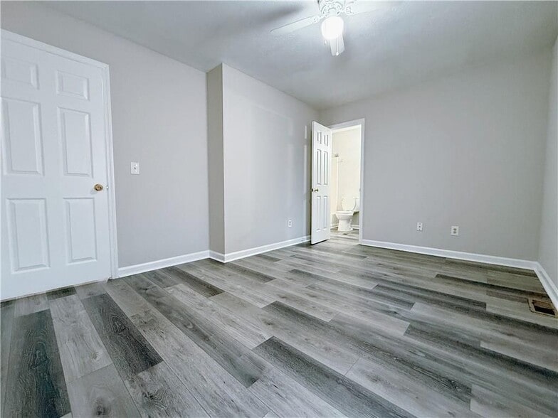 Building Photo - 1449 Springleaf Cir SE