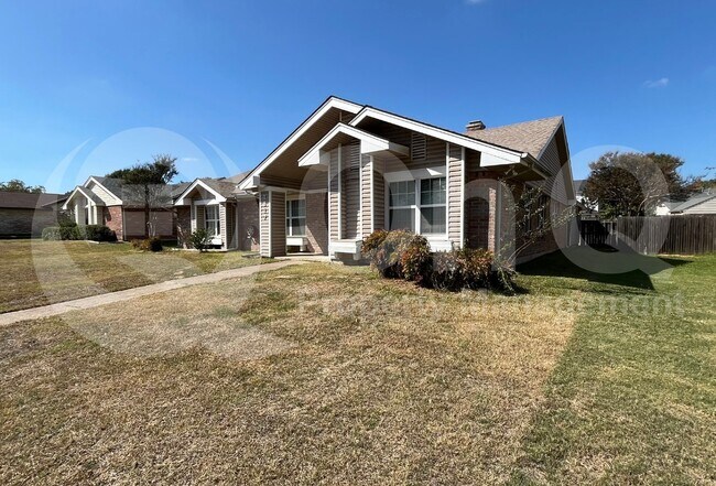 Building Photo - 1517 Yorkshire Dr