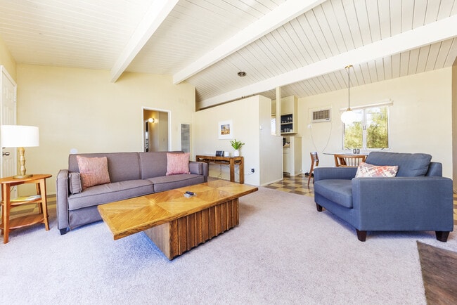 Building Photo - Cozy 2 bed/1 Bath house-UNFURNISHED **