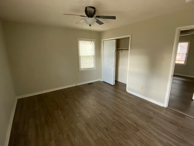 Building Photo - 220-224 4 Ply Ln