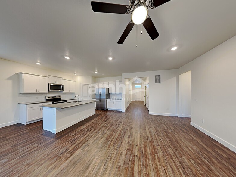 Building Photo - 15072 W 82nd Pl