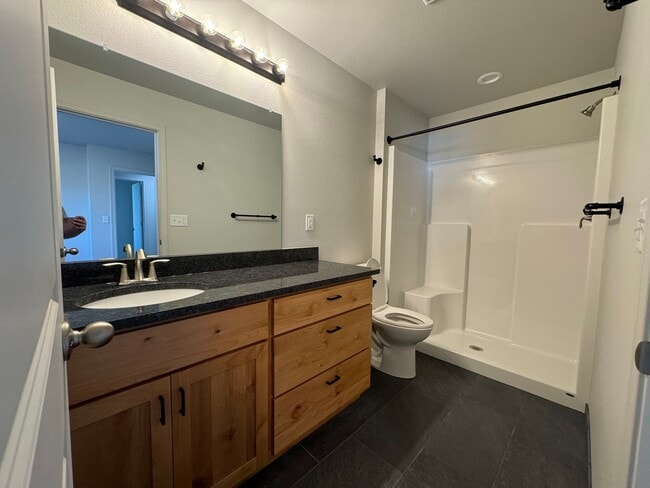 Building Photo - Newer 3 Bed 2 Bath Home In Roseburg