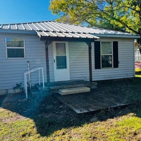 Building Photo - 204 W Pecan St