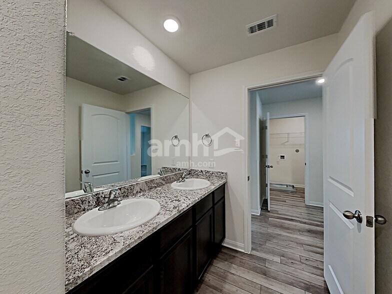 Building Photo - 1126 Treeta Trail