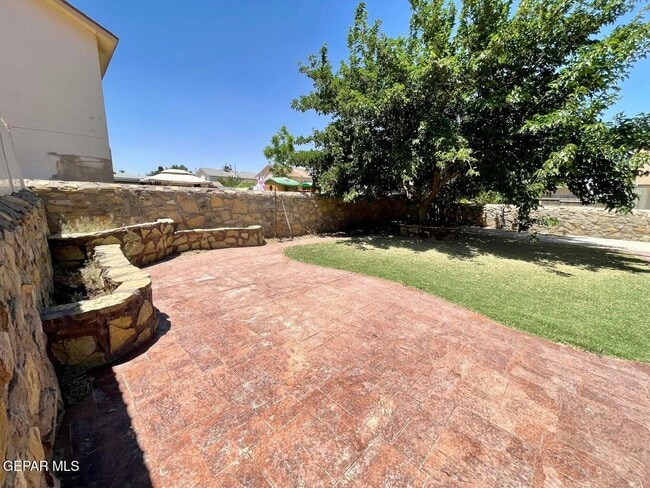 Building Photo - 3033 Tierra Humeda Dr