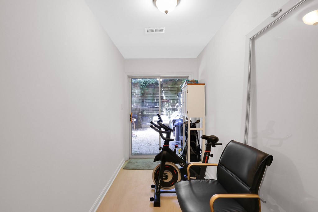 Building Photo - 3001 20th Ct S