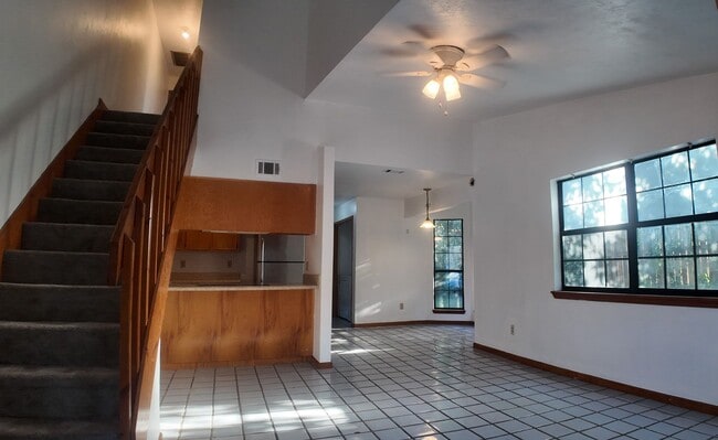 Building Photo - Freshly Remodeled 3 BR 2 BA Townhome Located Minutes From Doak Campbell Stadium!