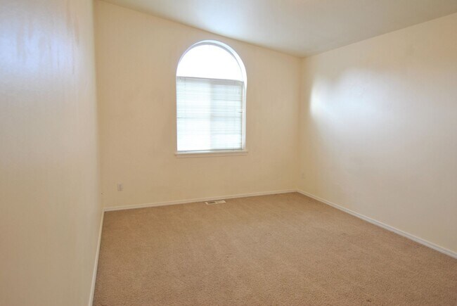 Building Photo - 1386 Brown St