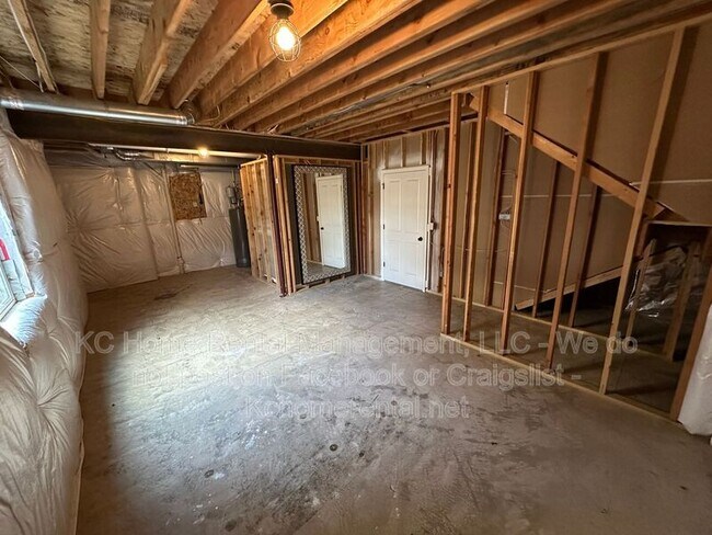 Building Photo - 8608 W 165th St