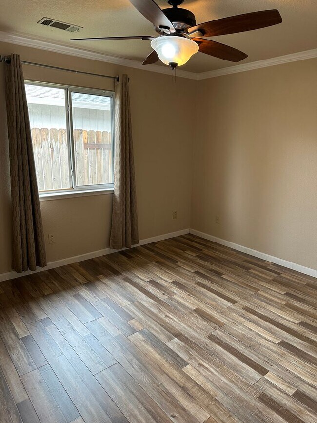 Building Photo - Beautifully maintained home located in a desirable Anderson neighborhood