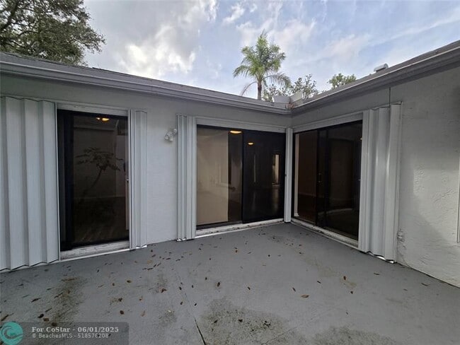 Building Photo - 4455 Carambola Cir N